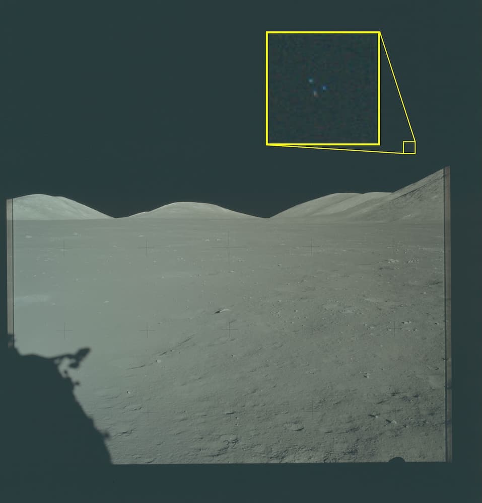 Apollo 17：山谷上方兩顆藍光（放大標註）